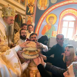 Освећење живописа у храму Благовијести у мојковачким Пољима