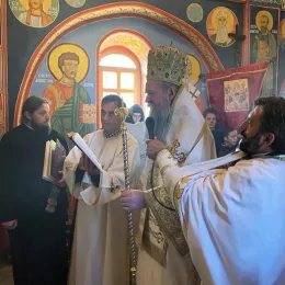 Освећење живописа у храму Благовијести у мојковачким Пољима