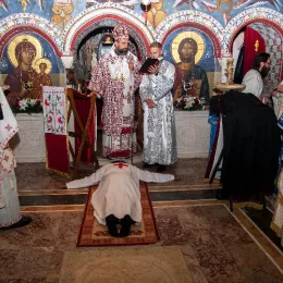 Литургија и монашење у Заграђу: Да имамо жртвену љубав према Богу и према ближњему својем 