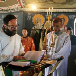 Епископ Методије служио Литургију и помен у манастиру Косијерево