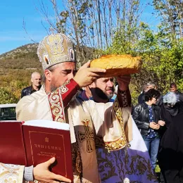 Прослављена слава спомен-храма Светог Лонгина 