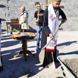 Владика Методије освештао темеље парохијског дома у Бубањама