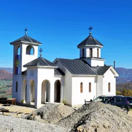 Владика Методије освештао темеље парохијског дома у Бубањама