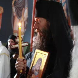 Епископ Методије богослужио у манастиру Косијерево: Монашење и помен припадницима Вучедолске бригаде 