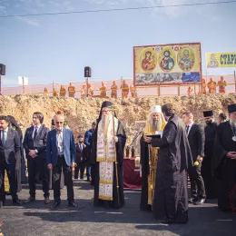 Полагање и освећење камена темељца цркве и гимназије Светога Саве