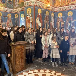 Владика Пајсије поводом Дјечијег сабора служио у Манастиру Мајсторовина