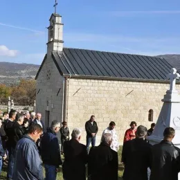 Литургија и освећење спомен-обиљежја у Почековићима