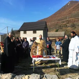 Митровдан молитвено прослављен у Мартиновићима код Гусиња