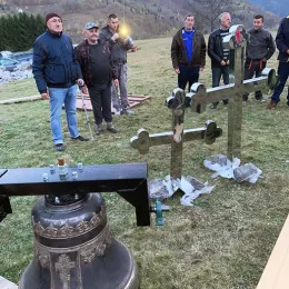 Освештани крстови и звона за храм Светог Николе у Главацама код Берана