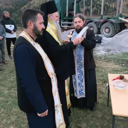 Освештани крстови и звона за храм Светог Николе у Главацама код Берана