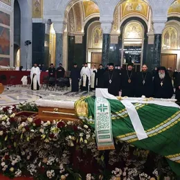 Делегација Митрополије црногорско-приморске и Епархије будимљанско-никшићке поклонила се одру патријарха Иринеја