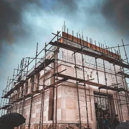 У храму Светог Нектарија Егинског, који се гради у Никшићу, одслужена прва Света Литургија