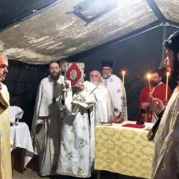 У храму Светог Нектарија Егинског, који се гради у Никшићу, одслужена прва Света Литургија