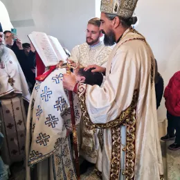 Епископ Методије освештао обновљени храм у селу Превиш код Шавника