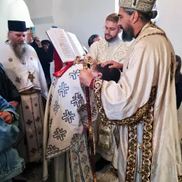 Епископ Методије освештао обновљени храм у селу Превиш код Шавника