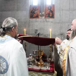 Молитвено прослављена храмовна слава цркве Светог Нектарија Егинског у Никшићу