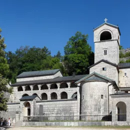 Митрополит Јоаникије упутио честитке Андрији Мандићу и Милојку Спајићу