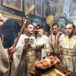 Литургија у цркви Светих Апостола Петра и Павла у Бијелом Пољу