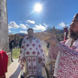 Епископ Методије, на празник Светог апостола Матеја, служио Литургију у Вилусима 