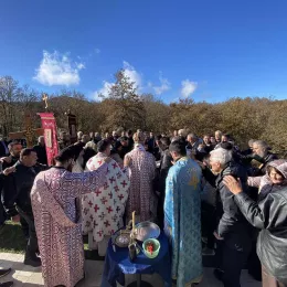 Епископ Методије, на празник Светог апостола Матеја, служио Литургију у Вилусима 