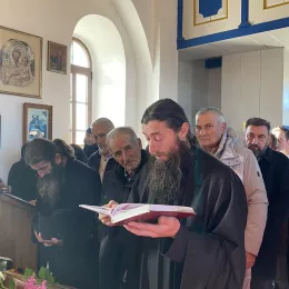 Епископ Методије, на празник Светог апостола Матеја, служио Литургију у Вилусима 