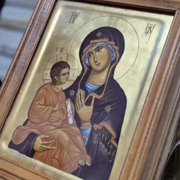 Епископ Методије Орденом Светог Георгија I степена одликовао Мару Тешић