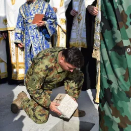 СВЕТА АРХИЈЕРЕЈСКА ЛИТУРГИЈА У БАЗИ 63. ПАДОБРАНСКЕ БРИГАДЕ