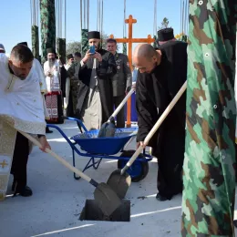 СВЕТА АРХИЈЕРЕЈСКА ЛИТУРГИЈА У БАЗИ 63. ПАДОБРАНСКЕ БРИГАДЕ