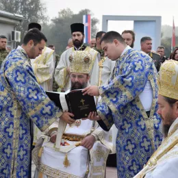 СВЕТА АРХИЈЕРЕЈСКА ЛИТУРГИЈА У БАЗИ 63. ПАДОБРАНСКЕ БРИГАДЕ