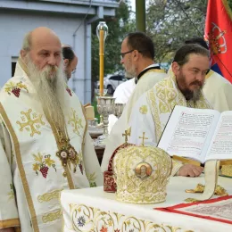 СВЕТА АРХИЈЕРЕЈСКА ЛИТУРГИЈА У БАЗИ 63. ПАДОБРАНСКЕ БРИГАДЕ