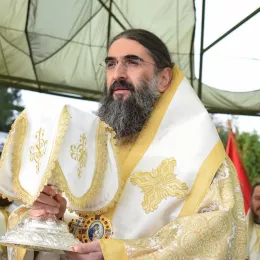 СВЕТА АРХИЈЕРЕЈСКА ЛИТУРГИЈА У БАЗИ 63. ПАДОБРАНСКЕ БРИГАДЕ