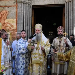 Литургијски прослављен јубилеј 450 година обнове манастира Мораче