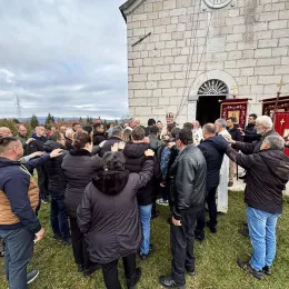 Храм Светог Апостола и Јеванђелисте Матеја на Вилусима прославио своју храмовну славу