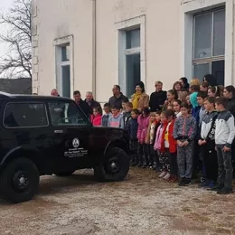 Удружење „Владика Сава Косановић“ Основној школи у Велимљу донирало возило за превоз ученика