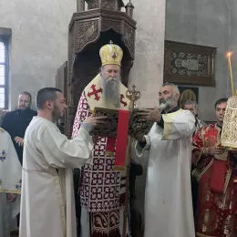 Владика Јоаникије у Ђурђевим Ступовима поручио: Чувамо темеље Црне Горе