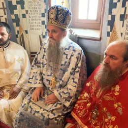 Свету Архијерејску Литургију, на празник Ваведења Пресвете Богородице, у сриједу 4. децембра 2019, служио је Његово Преосвештенство Епископ будимљанско-никшићки Г. Јоаникије са свештенством и монаштвом Епархије.  Сабранима се архипастирском бесједом обратио Преосвећени Епископ Јоаникије, честитајући данашњи велики празник и храмовну славу Манастира.  Владика је казао да су Пресвету Богородицу Њени родитељи примили као дар од Бога, јер су је добили у поодмаклим годинама, и одлучили су да је посвете на службу