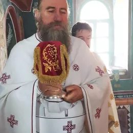 Епископ Јоаникије служио у манастиру Подмалинско