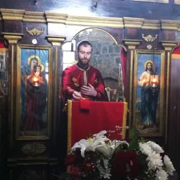 Литургија у цркви Светих Апостола Петра и Павла јуче била тијесна да прими вјернике