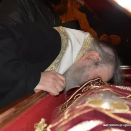 Мошти Светог Василија у саборном храму у Никшићу