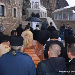 Свети Василије Острошки се из Никшића вратио у Острог (ФОТО)