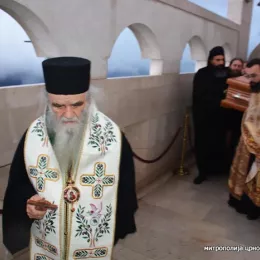 Свети Василије Острошки се из Никшића вратио у Острог (ФОТО)