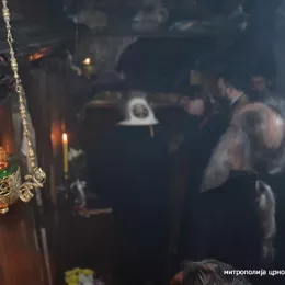 Свети Василије Острошки се из Никшића вратио у Острог (ФОТО)