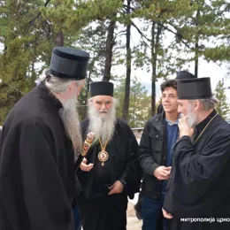 Свети Василије Острошки се из Никшића вратио у Острог (ФОТО)