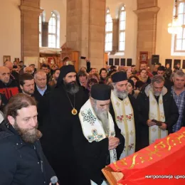 Свети Василије Острошки се из Никшића вратио у Острог (ФОТО)