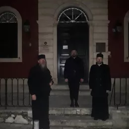 Поклоњеење моштима Светог Спиридона на Крфу