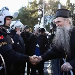 Полиција онемогућила служење молебана за спасење и мир у свијету