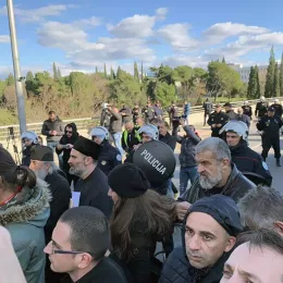 Полиција онемогућила служење молебана за спасење и мир у свијету