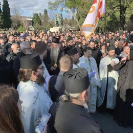 Полиција онемогућила служење молебана за спасење и мир у свијету