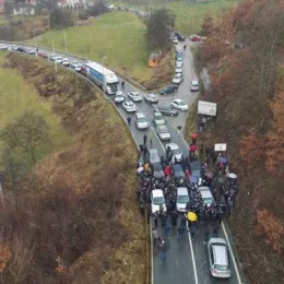 Беранци блокирали улаз у град у знак подршке СПЦ