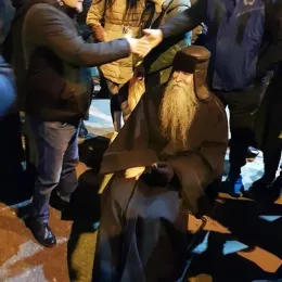 Владика Јоаникије заједно са вјерним народом 